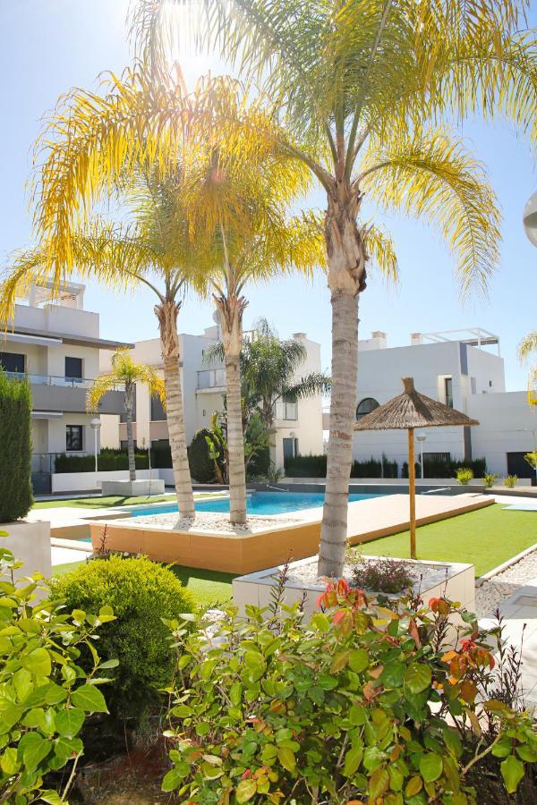 Fantastic Home With Ac, Pool And Bbq Рохалес Екстериор снимка