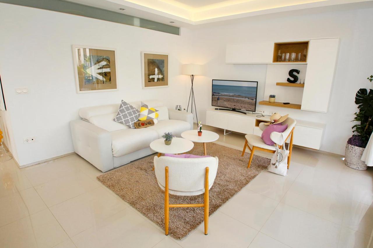 Fantastic Home With Ac, Pool And Bbq Рохалес Екстериор снимка