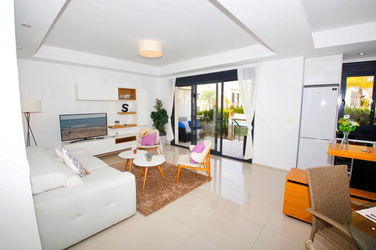 Fantastic Home With Ac, Pool And Bbq Рохалес Екстериор снимка