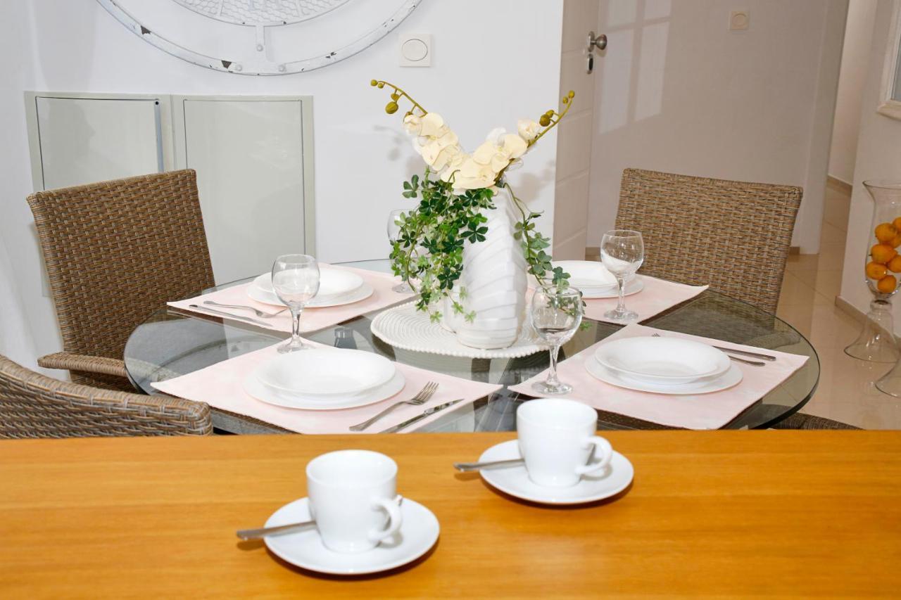 Fantastic Home With Ac, Pool And Bbq Рохалес Екстериор снимка